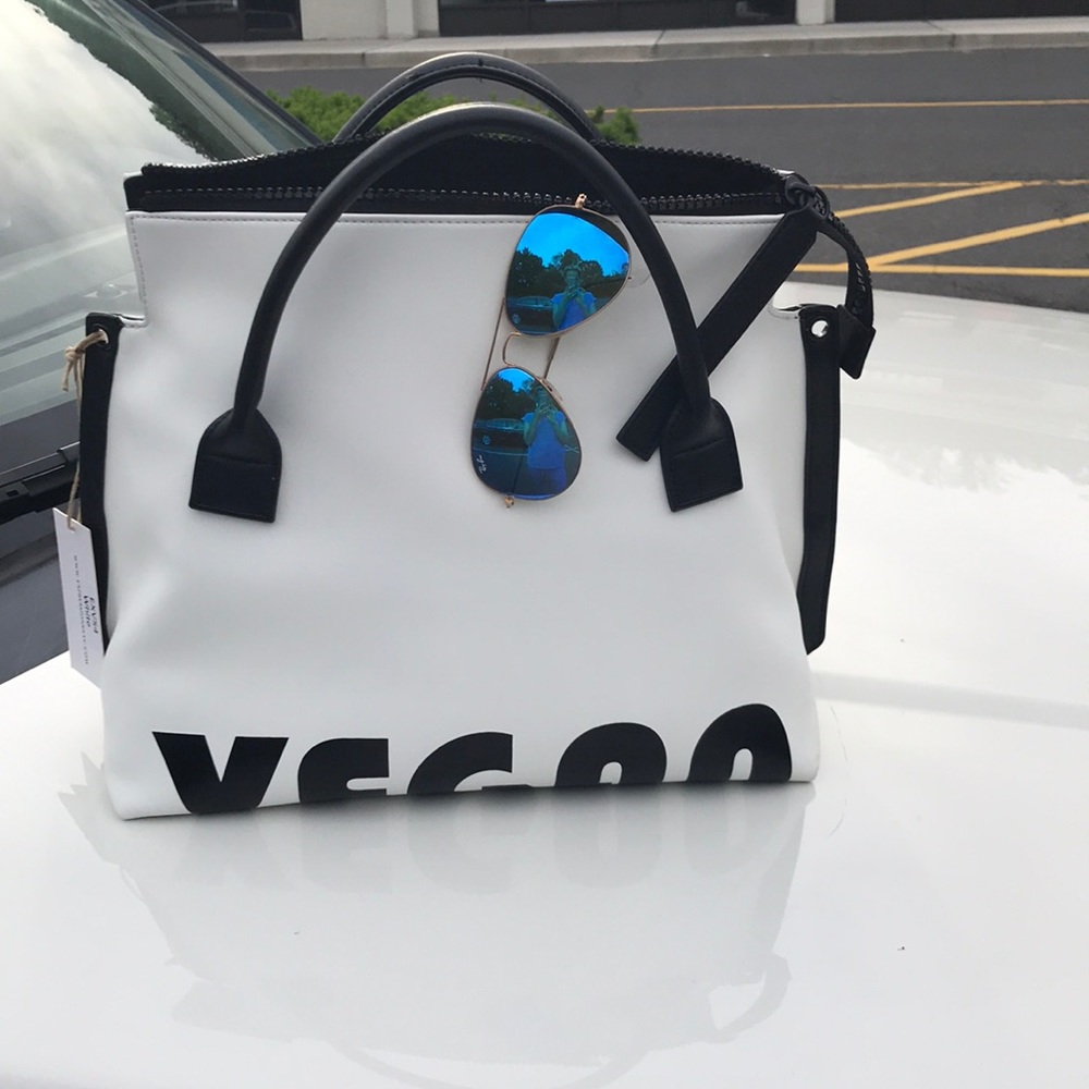 Brand new !!Expressions NYC Vegan women’s bag 💕